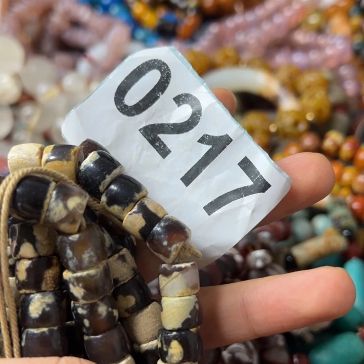 C***集玛瑙/玉髓颈饰未镶嵌