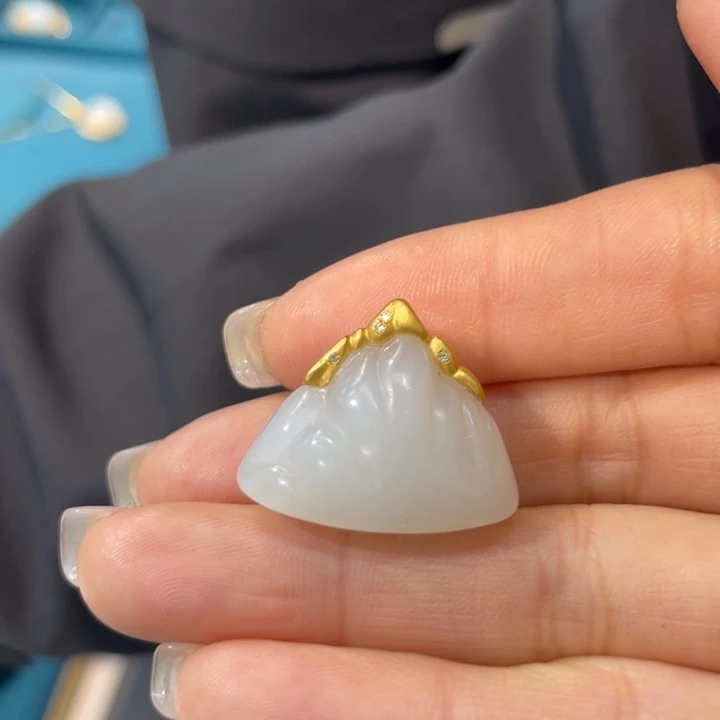 和田玉18K金镶嵌颈饰