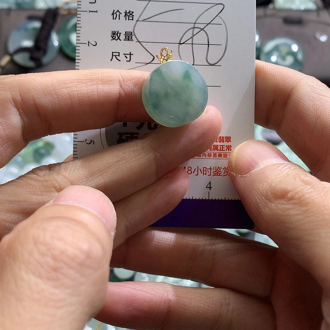 翡翠未镶嵌颈饰吊坠