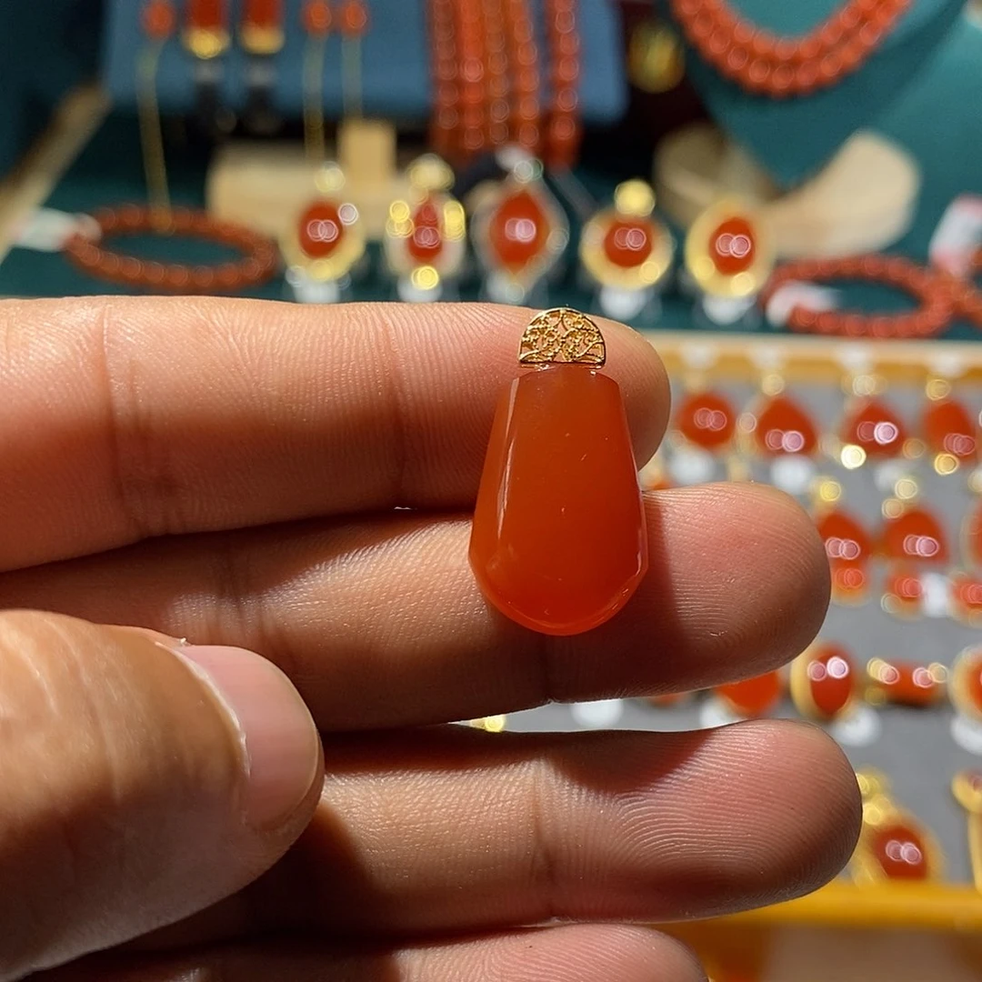 南红玛瑙18K金镶嵌颈饰