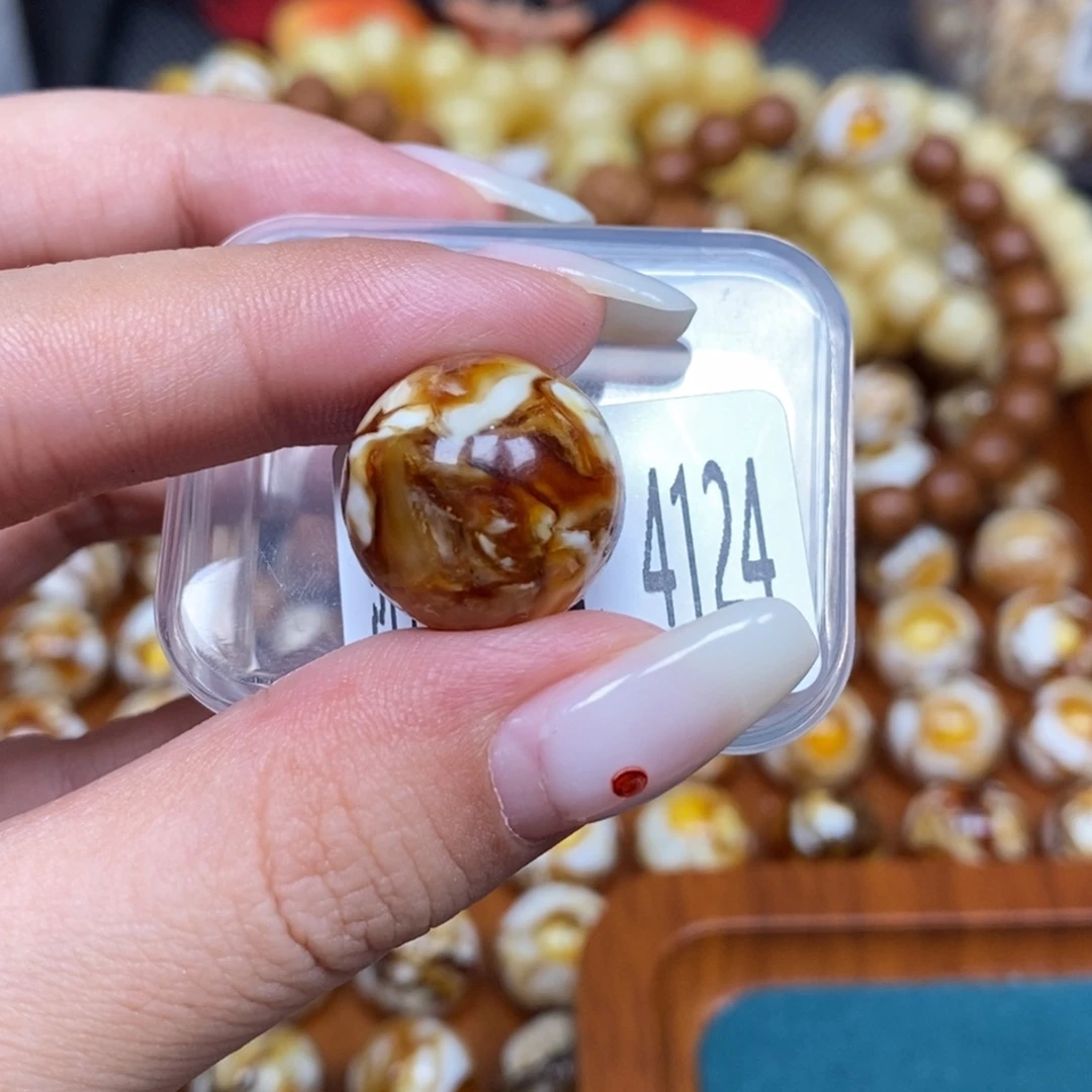 蜜蜡未镶嵌珠宝奇石4124