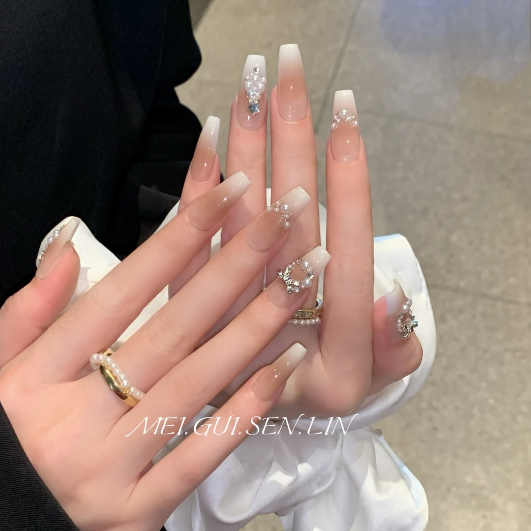 小雪松 玫瑰森林秋冬温柔显白裸色晕染圣诞氛围感气质手工穿戴甲