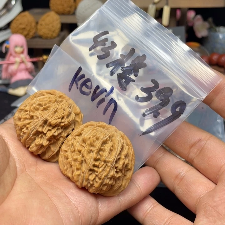 文玩核桃把件K****v四座楼