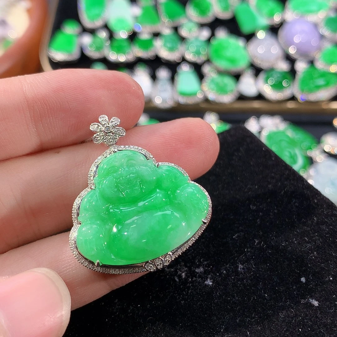 翡翠18K金镶嵌颈饰