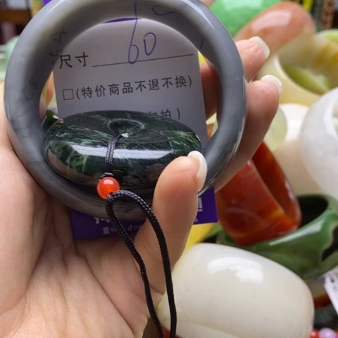 未镶嵌手镯石英质玉