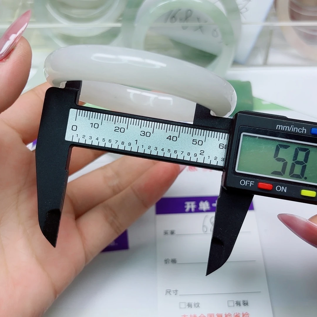 未镶嵌手镯石英质玉68/5758
