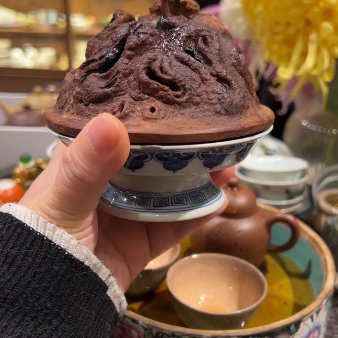 燕***蝶青花香炉一个实木盖子