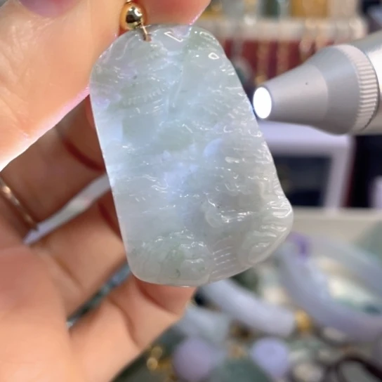 翡翠未镶嵌颈饰山水牌