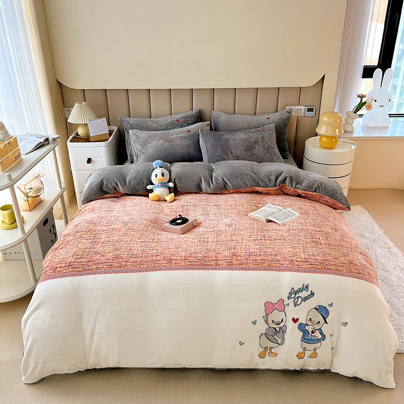 2024新款高克重牛奶绒小香风卡通刺绣四件套