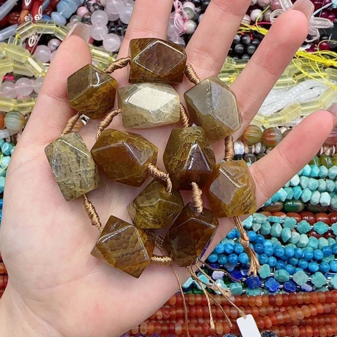 玛瑙/玉髓未镶嵌珠宝半成品龙纹玛瑙切八角一条