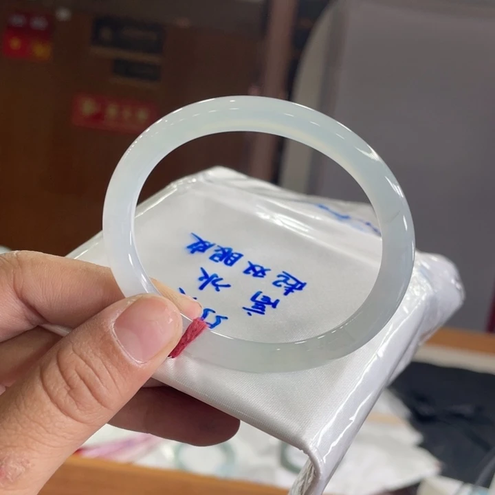 翡翠手镯未镶嵌高冰起双眼皮55贵妃