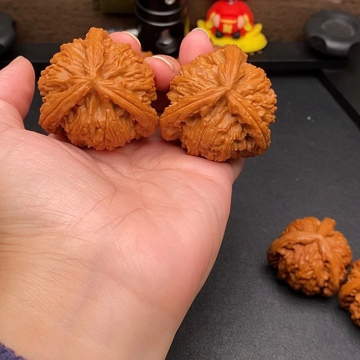 黑****把件文玩核桃白奔