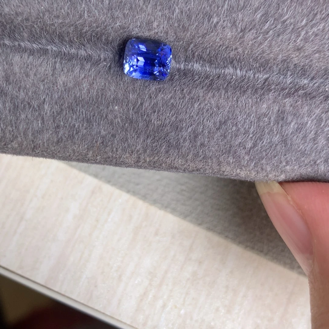 蓝宝石裸石2.05 矢车菊 斯里兰卡