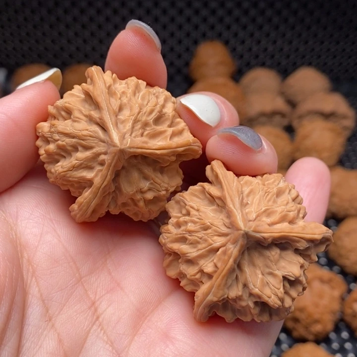 文玩核桃吊坠8盘山三棱38