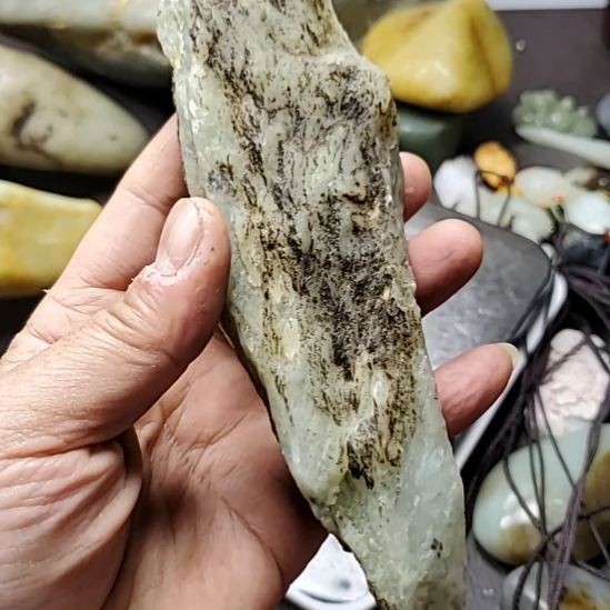 和田玉未镶嵌把件