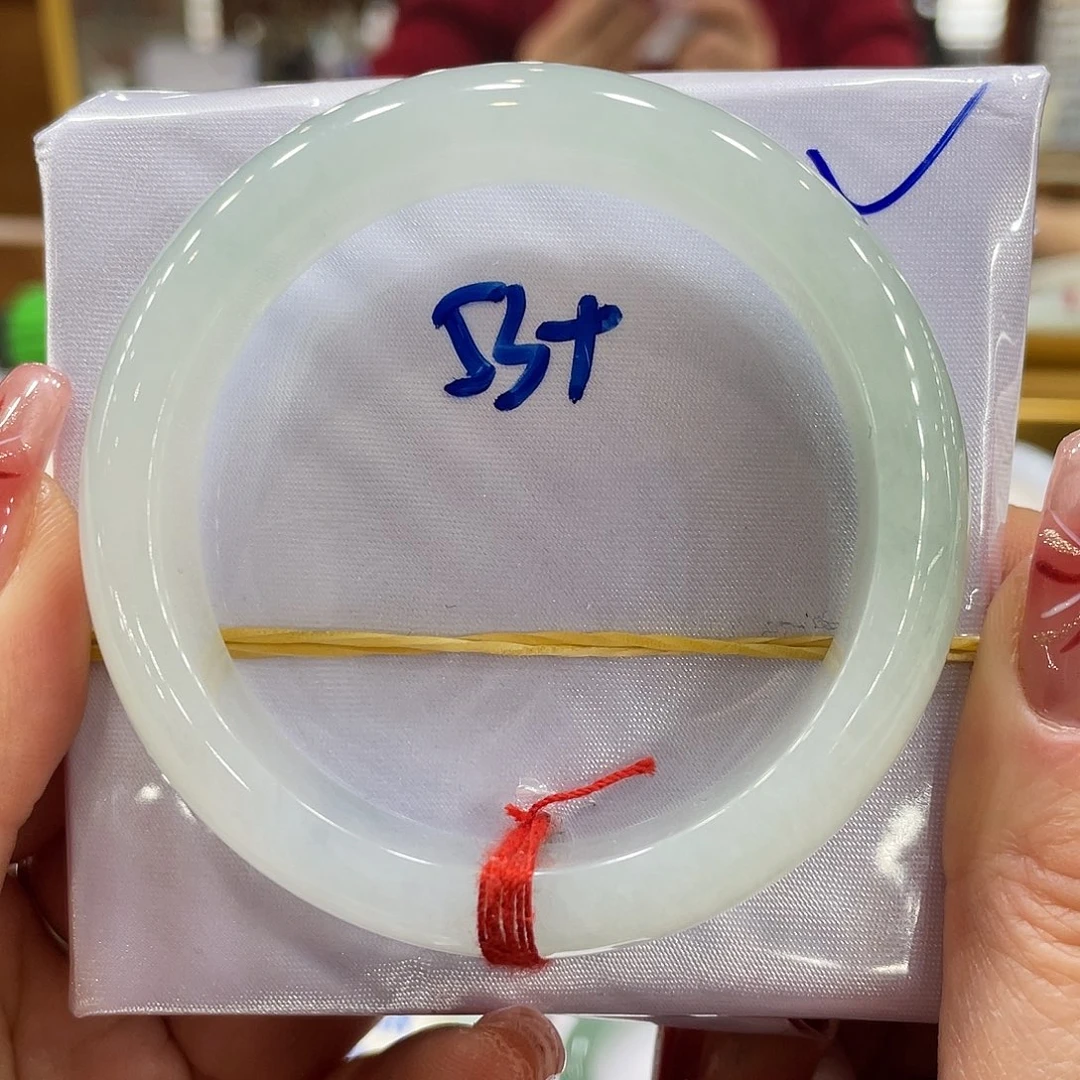 翡翠手镯未镶嵌来*来翡翠