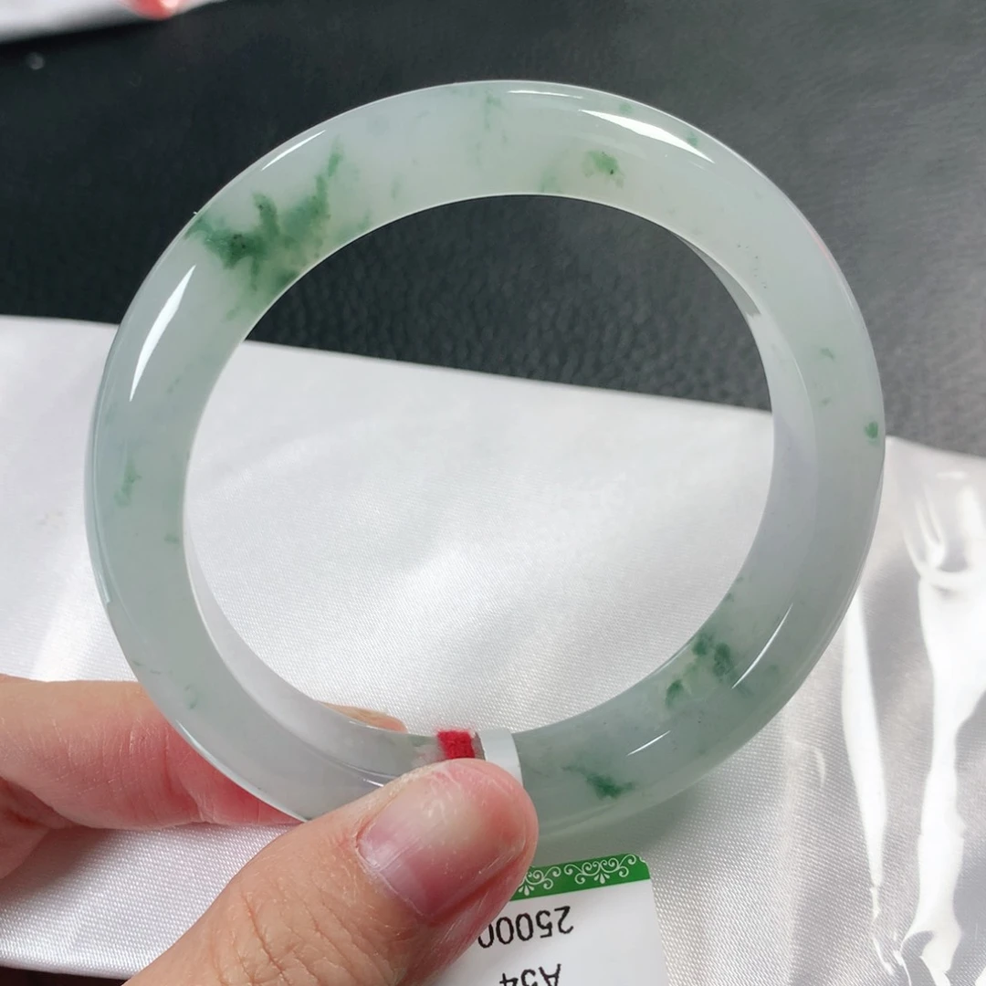 翡翠手镯未镶嵌54圈口冰透飘绿花
