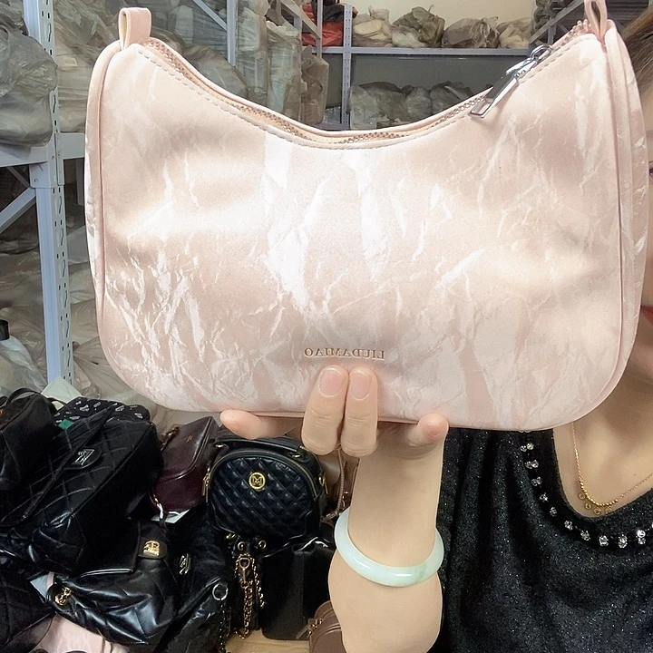 蚕丝小牛剖层皮革PU