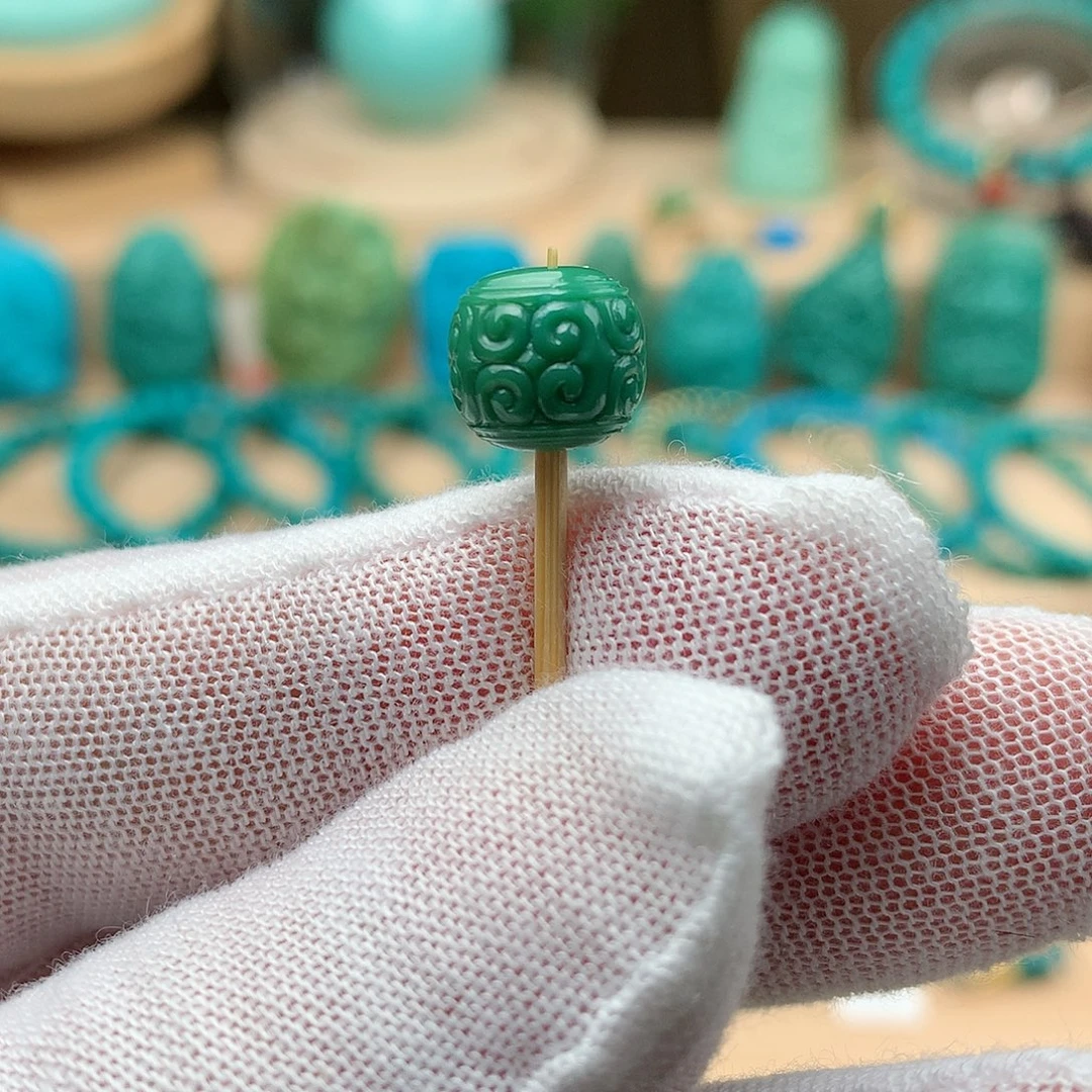 绿松石未镶嵌颈饰