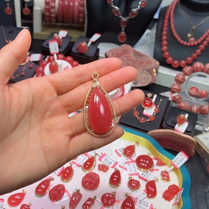 菱锰矿（红纹石）18K金镶嵌颈饰