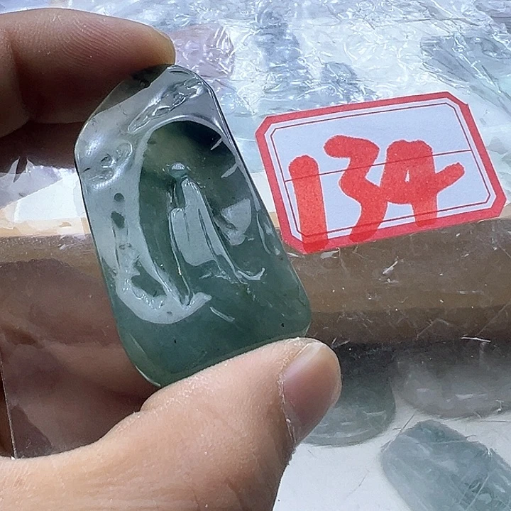 翡翠颈饰未镶嵌鱼