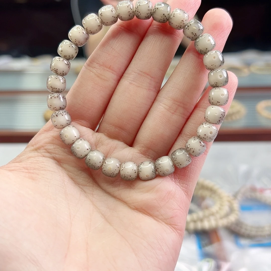 手串星月菩提Fqh8*7玉化冰透料 贯穿通体 针尖星