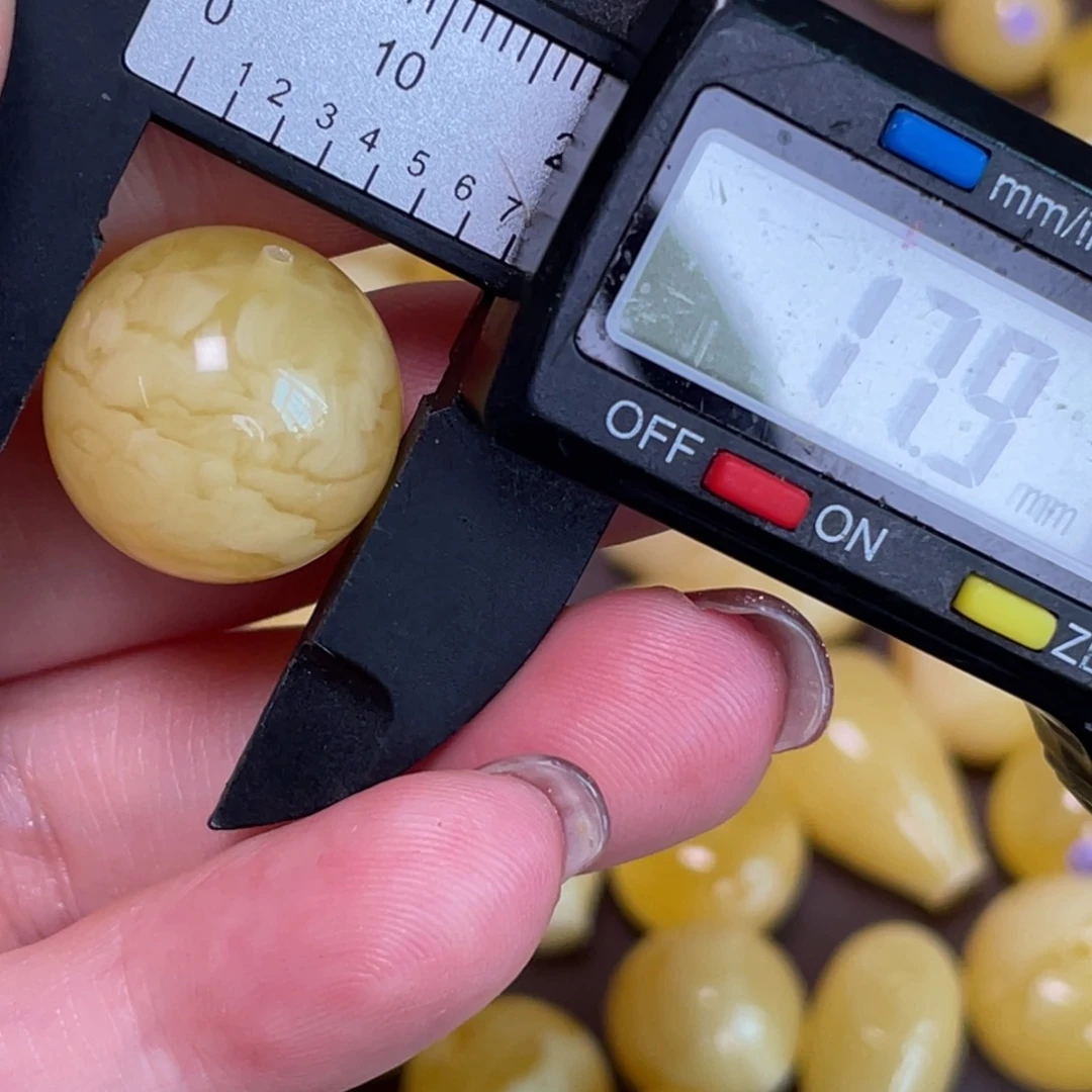 未镶嵌蜜蜡裸石102