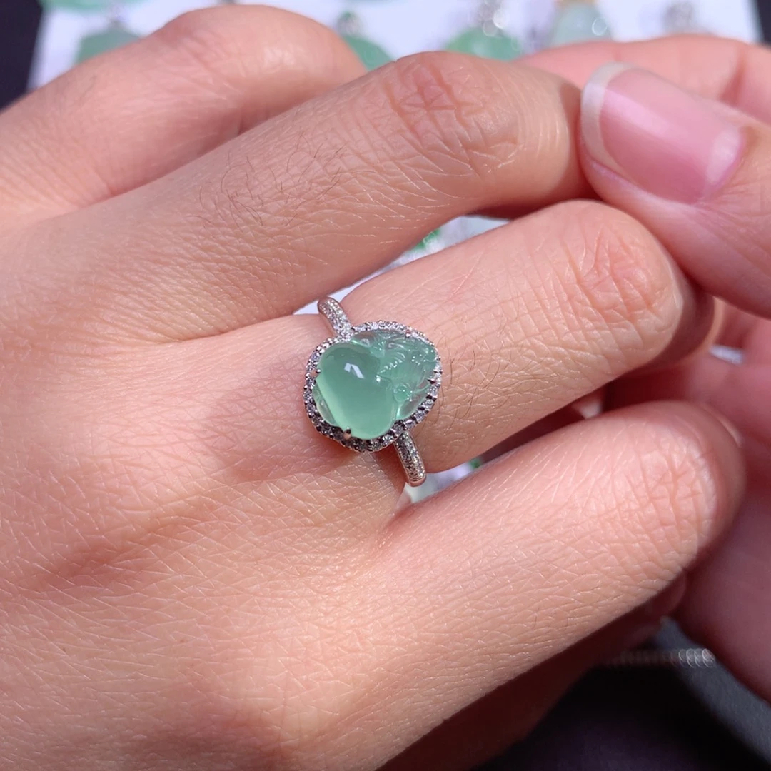 翡翠颈饰18K金镶嵌冰晴底起光胖金蟾戒指