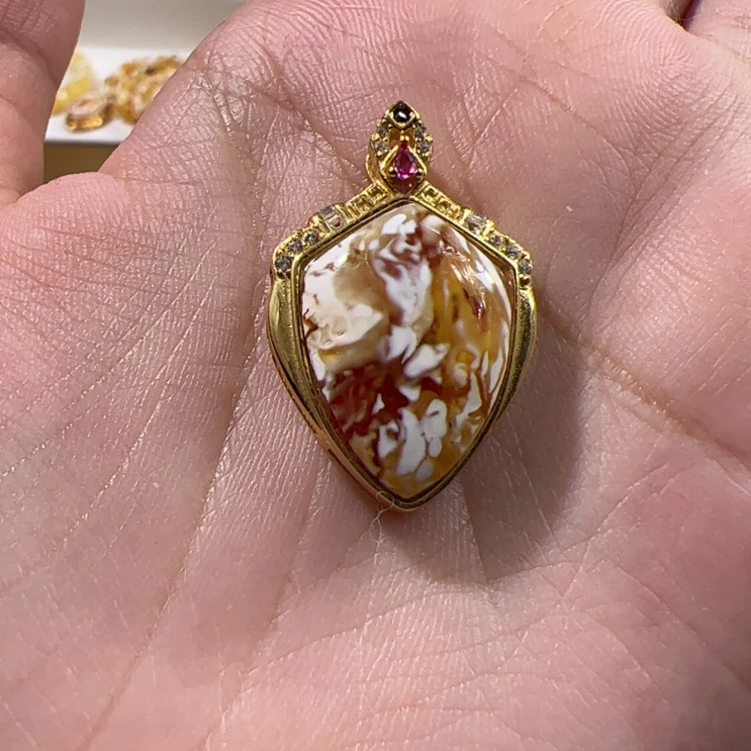 琥珀未镶嵌珠宝奇石吊坠