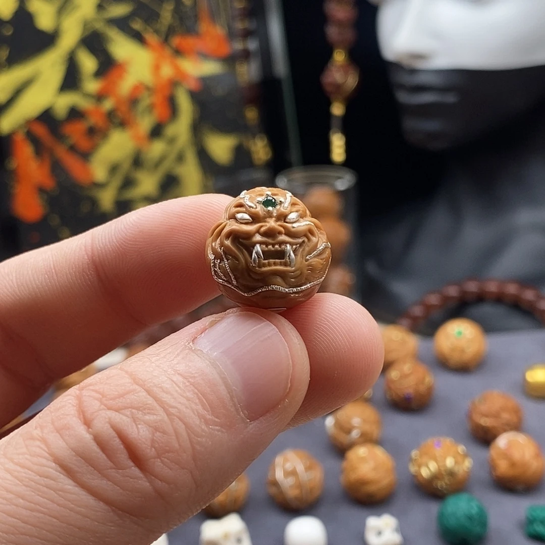 猴头核桃吊坠999足银虎僧