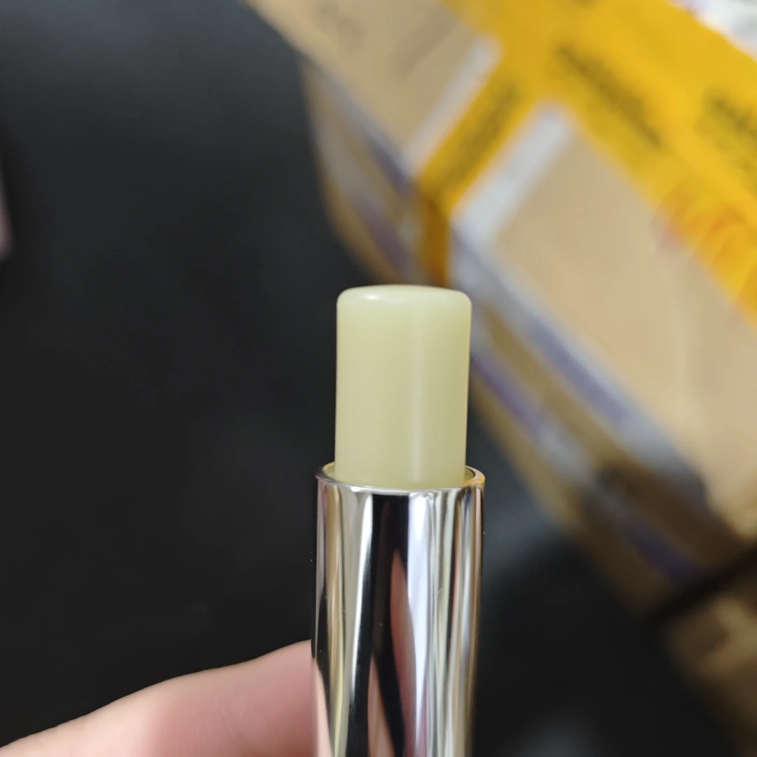 完美 透明色唇膏