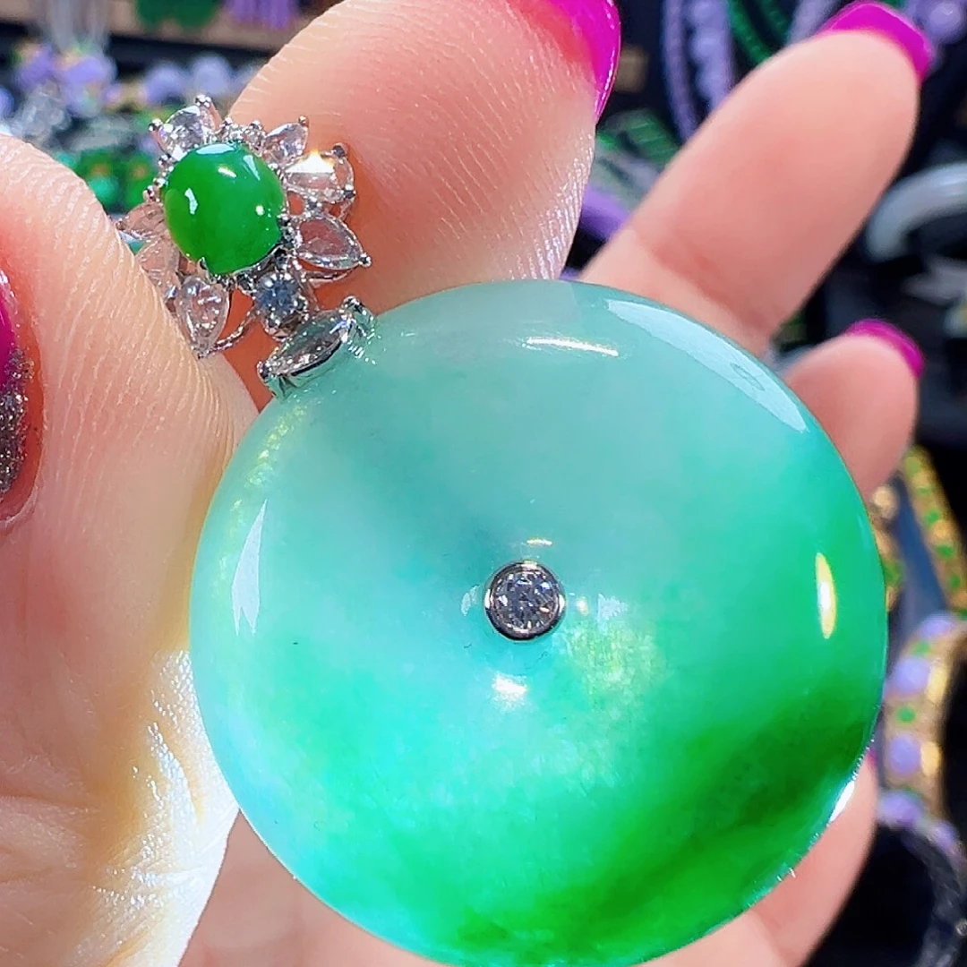 翡翠18K金镶嵌颈饰签收后24小时鉴赏期