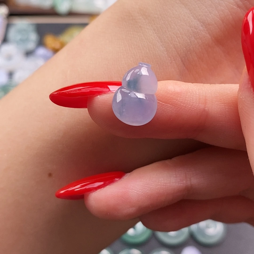 翡翠未镶嵌颈饰葫芦