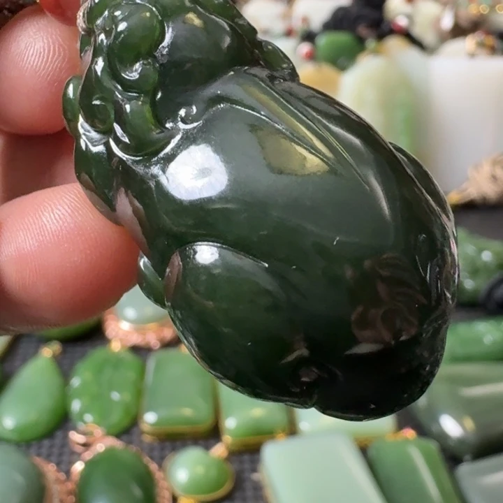 颈饰未镶嵌和田玉大貔貅俄七卡43
