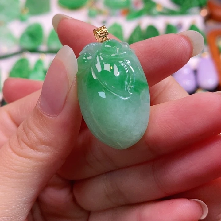 颈饰未镶嵌翡翠吊坠