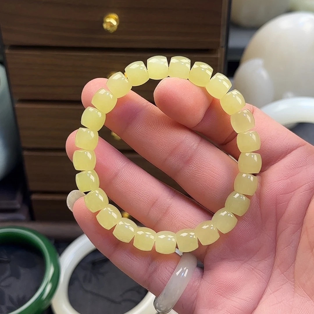 和田玉未镶嵌颈饰新疆且末