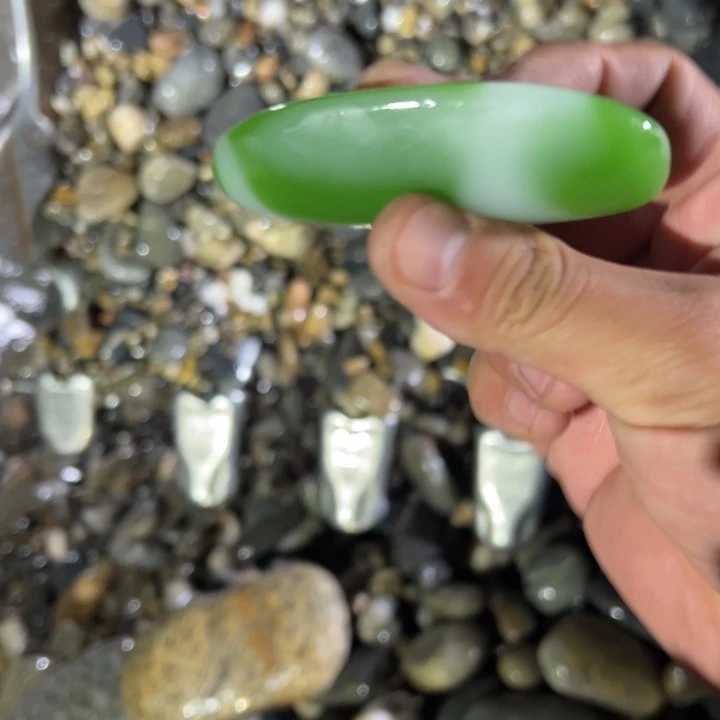 和田玉（糖玉）未镶嵌珠宝奇石