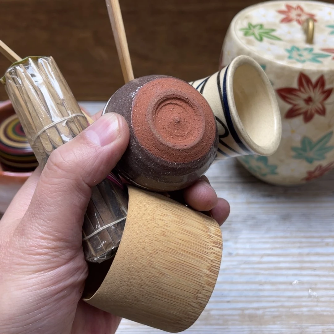 瓷片一****行密密麻麻地排列着一个大