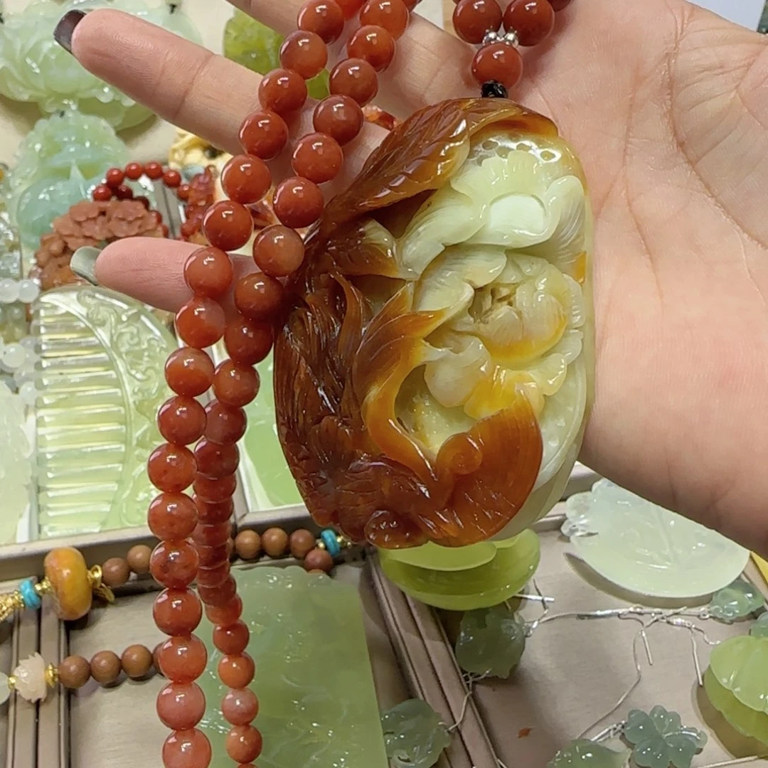 未镶嵌蛇纹石玉吊坠