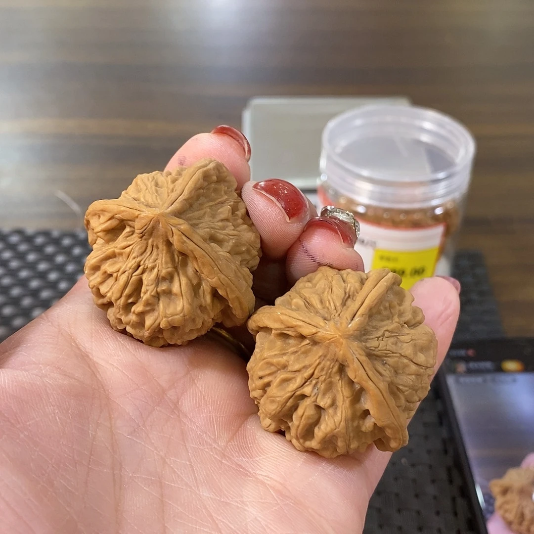 文玩核桃吊坠玉喜三棱40修
