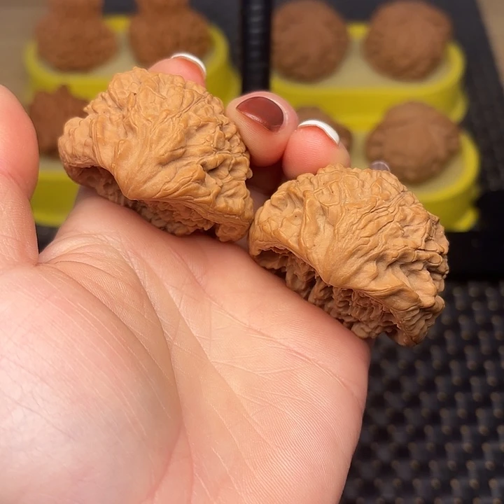 文玩核桃吊坠46聚宝盆