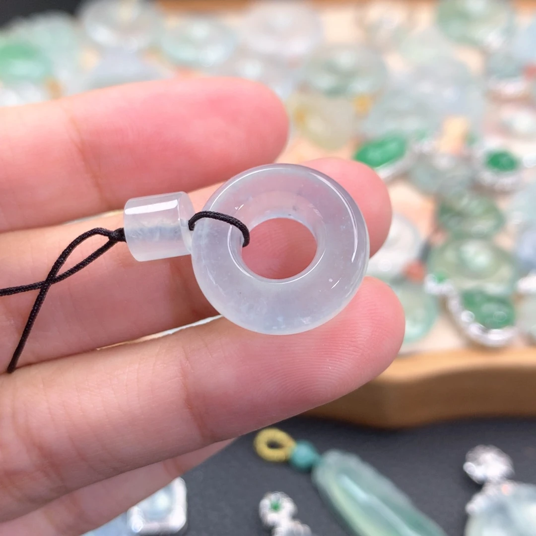 翡翠颈饰未镶嵌甜甜圈