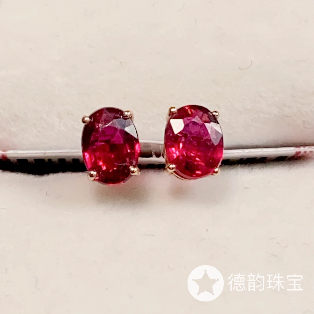 18K金镶嵌碧玺耳饰 耳钉