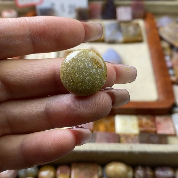 颈饰合金石英岩玉