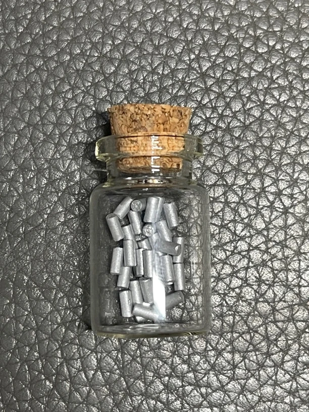 进口5A软火石 尺寸：2.3*5 一瓶30粒