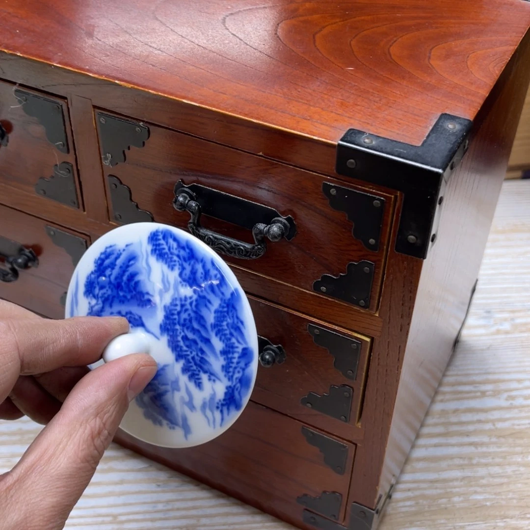 瓷片仙*密密麻麻地排列着一个