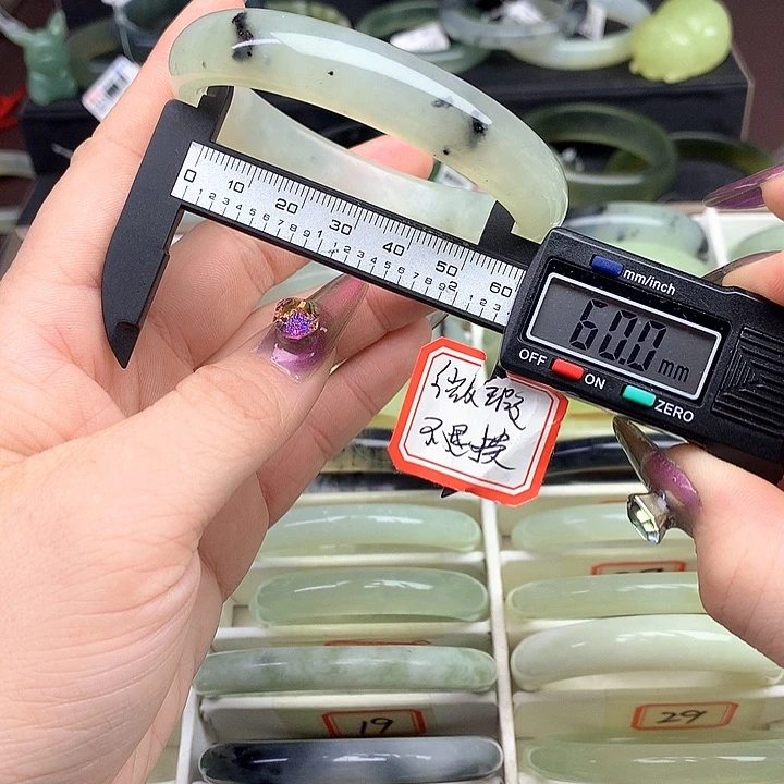蛇纹石玉手镯未镶嵌30