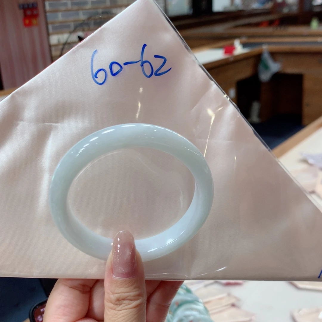 翡翠未镶嵌手镯48小时鉴赏