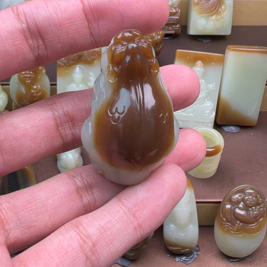 春***里和田玉（糖玉）未镶嵌颈饰