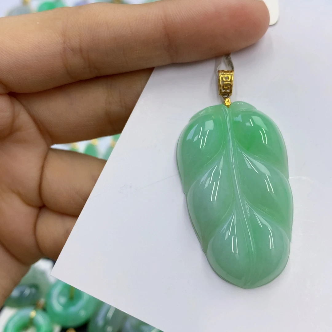 翡翠18K金镶嵌颈饰翡翠